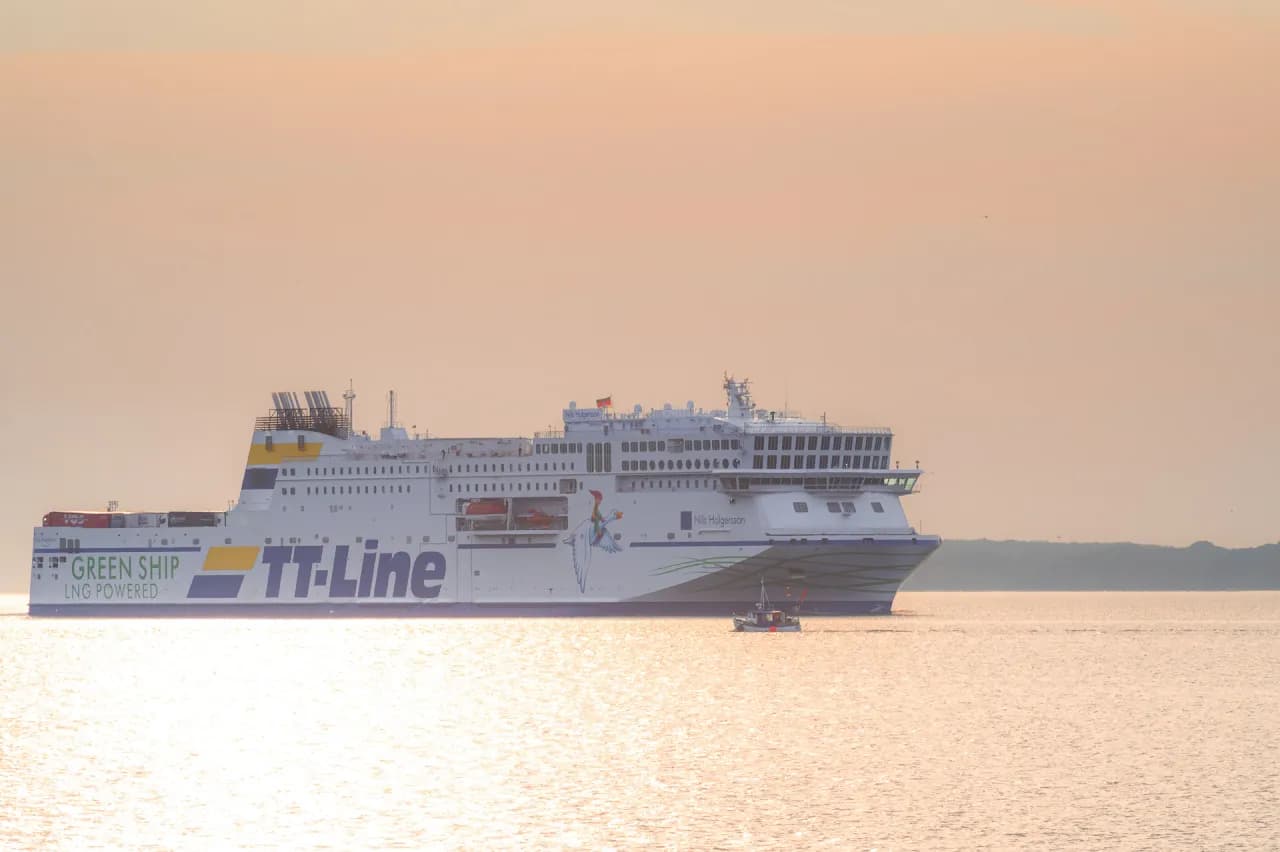 Ile płynie prom w Świnoujściu? Sprawdź czas rejsu i szczegóły