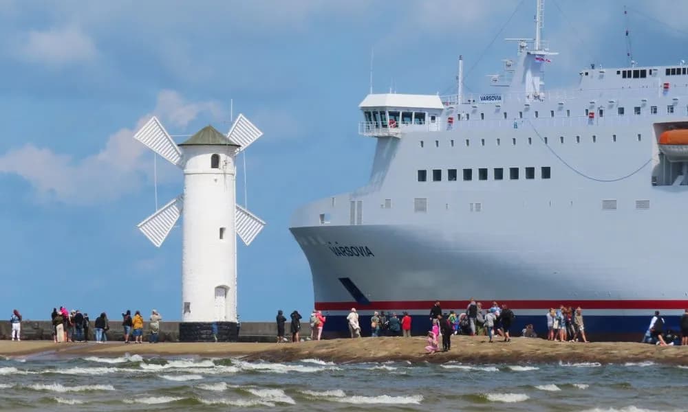 Ile aut zabiera prom w Świnoujściu? Zaskakujące pojemności i fakty